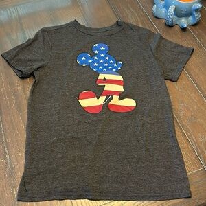 Disney Mickey Mouse Tee Size L. Gray with Americana Mickey Mouse Graphic.